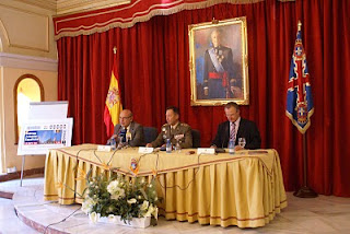 El delegado territorial de la ONCE en Andalucía, durante el acto de presentación del cupón de las Fuerazas Armas en Granada, en el que participaron el Teniente General Jefe del Mando de Adiestramiento y Doctrina del MADOC, Francisco Puentes Zamora, y el subdelegado del Gobierno en Granada, Antonio Cruz