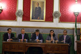De izquierda a derecha, subdelegado territorial, delegado territorial, alcalde de Morón en funciones, presidenta del Consejo y director en Morón