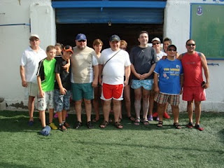Foto de familia de los participantes de esta primera edición del curso de vela y piragüismo