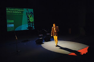 Coloraito, en el escenario en un momento de su cante a Capela que emocinó al auditorio