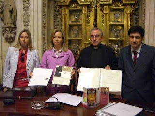 Presentación del folleto. En la foto aparecen de izquierda a derecha la directora de la ONCE en Córdoba, Estela Medina, la directora del Museo Diocesano de Córdoba, Mª José Muñoz, el presidente del Cabildo Catedral de Córdoba, Manuel Pérez el jefe de la Unidad de Servicios Sociales de la ONCE en Córdoba, Juan Gabriel Venceslá.