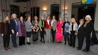 Imagen de las galardonadas junto a la alcaldesa de Cádiz, Teófila Martínez