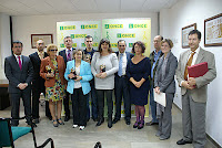 Los premiados en la fase autonómica de la XIV Muestra de Habilidades Artísticas y el IX Concurso de Relatos Cortos junto con los miembros del Consejo Territorial que entregaron los premios, entre los que se encuentra su presidente, Ventura Pazos