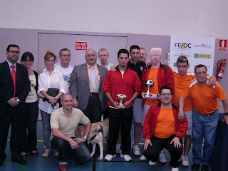 Foto de familia de los participantes malagueños con los organizadores del campeonato