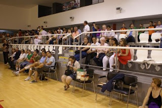 El público sigue atento en las gradas del CRE el acto de entrega de premios