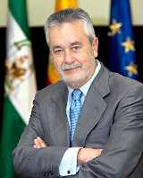 Primer plano del presidente de la Junta de Andalucía