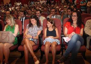 Imagen de la primera fila del Salón de Actos donde están sentadas las hijas de Cárceles
