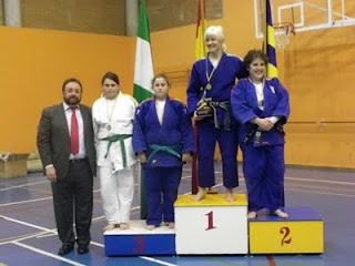 Podium donde la judoka malagueña, Carmen Herrera, se encuentra en el primer puesto