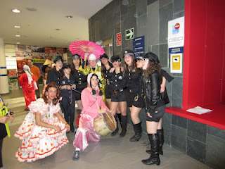 Alumnos disfrazados celebrando el carnaval