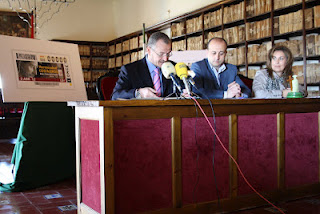 Patricio Cárceles durante su intervención en el acto de presentación del cupón de la Hermandad de Costaleros del Santísimo Cristo de la Pasión