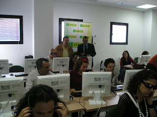 Los afiliados gaditanos enganchados a sus ordenadores