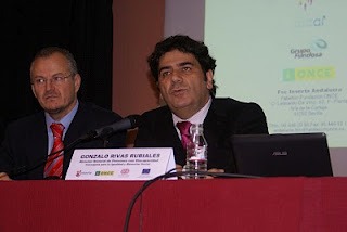 Gonzalo Rivas, en un primer plano, durante un momento de su intervención