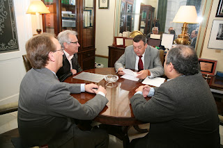 El rector de la Universidad de Cádiz en la presentación de las jornadas