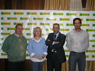 El director de la ONCE en Cádiz con los participantes de la ONCE en las Jornadas