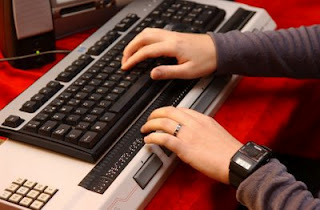 Primer plano de una línea braille