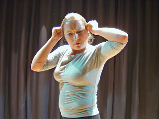 Imagen de María Ángeles Narváez sobre el escenario