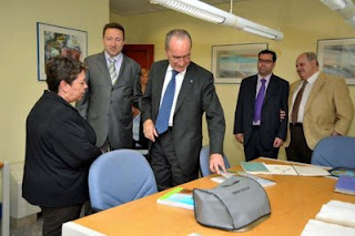 Francisco de la Torre en su visita a la sede de la ONCE