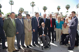 Foto de familia de las autoridades que asistieron a la inauguración de la exposición en Málaga