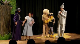 Otro momento colorista de la representación de Mago de Oz