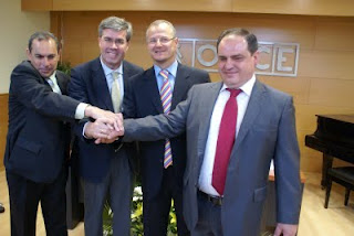 El presidente del Consejo Territorial, Ventura Pazos, el alcalde de Jaén, José Enrique Fernández de Moya, el delegado de la ONCE en Andalucía, Patricio Cárceles y el nuevo director de la ONCE en Jaén, Pascual Gualda
