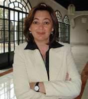 Primer plano de Mar Moreno en los pasillos del Parlamento de Andalucía