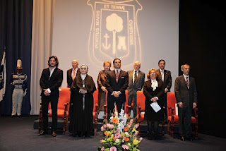Los condecorados durante el acto de entrega de las medallas