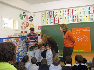 Alumnos melillenses participando en las actividades de la Semana del Almuno ciego