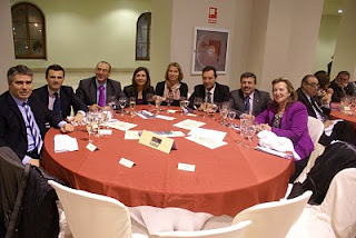 El director de la ONCE en Cádiz, Francisco Arroyo, junto a concejales del ayuntamiento de Cádiz