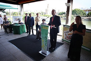 El delegado de la ONCE en Andalucía, Ceuta y Melilla, Patricio Cárceles durante su intervención en el acto de presentación del cupón dedicado a José Manuel Soto