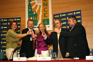 La presidenta del Parlamento, y el presidente de la RTVA, brindan con el delegado territorial de la ONCE y el presidente del Consejo Territorial por el cumpleaños de la ONCE y su Fundación