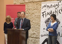 Patricio Cárceles interviene en la presentación del cupón de la Bienal junto a Sánchez Monteseirín