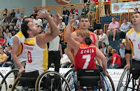 Sonia Ruiz y Bill Latham en un ance del primer partido