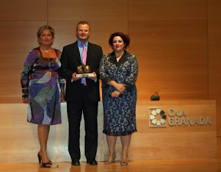 El delegado territorial de la ONCE junto a la consejera de Educación y la presidenta de CODAPA