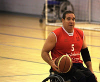 Diego de Paz en posesión de la pelota