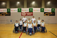 Foto de familia del equipo de baloncesto