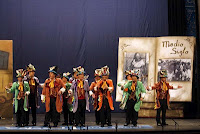 Imagen de la comparsa Medio Siglo en una de sus actuaciones del carnaval de Cádiz