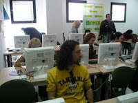 Sala de ordenadores de Cádiz, con usuarios participando en la Gymkana
