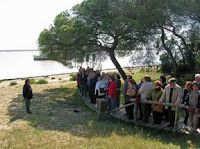 Imagen de un grupo de afiliados y trabajadores de excursión a Doñana