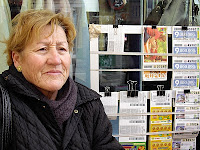 Carmen Salazar en su puesto de venta