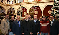 El presidente de la FADEC con el presidente de la Fundación Andalucía Olímpica, CajaSol, el alcalde de Málaga y los deportistas malagueños ciegos