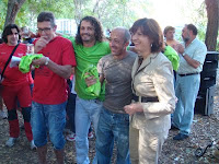 la vicepresidenta del Consejo Territorial, Amparo Cruz, con los premiados malagueños