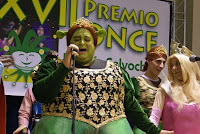 Magistral caracterización de la voz principal de la chirigota ganadora, vestida de Shrek