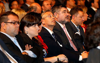 Los directores de zona de la ONCE sentados en la fila de invitados