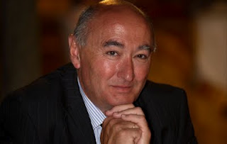 Francisco León, administrativo en la agencia de la ONCE en Sanlúcar la Mayor, en Sevilla