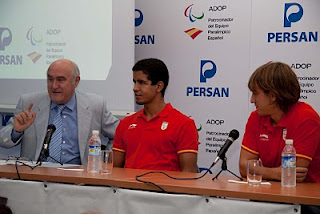 El maestro Araujo presenta a los multimedallistas paralímpicos Jon Santacana y Enhamed Enhamed