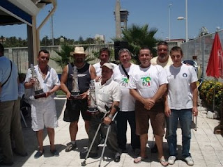 Los ganadores de esta edición muestran felices sus trofeos