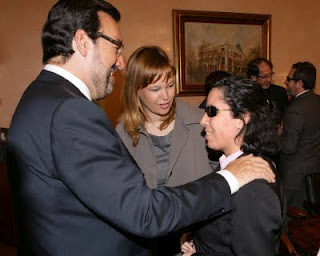 Carballeda y la ministra de Sanidad, Leire Pajín, hablando con de la nueva vocale andaluzas del Consejo, Isabel María Viruet