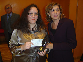 La consejera Josefa Barea entrega el premio a Carmen Buch