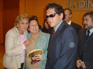 Manuel Martínez, feliz junto al consejero Emiliano Madrid