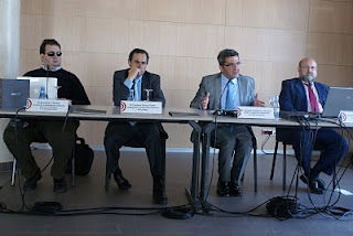 El alcalde de Alcalá de Guadaíra, Antonio Gutiérrez Limones, el gerente de la Fundación Alcalá Innova, Marcelino Colete Benítez, el subdelegado de la ONCE en Andalucía, Ventura Pazos y el consultor de accesibilidad de Technosite, empresa perteneciente a Fundación ONCE, Jonathan Chacón